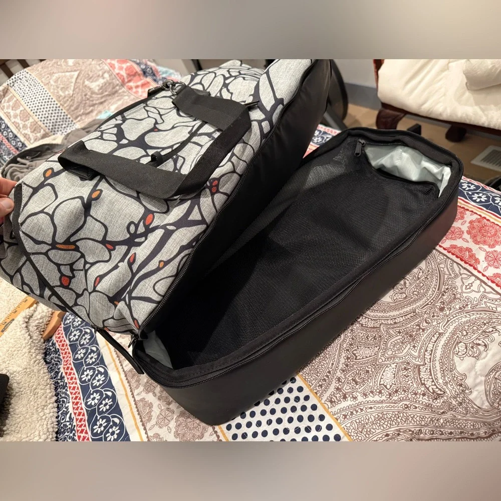 Sherpani Weekender Anti-theft Travel Bag and Co-Pilot Toiletry Bag - Picture 2 of 4
